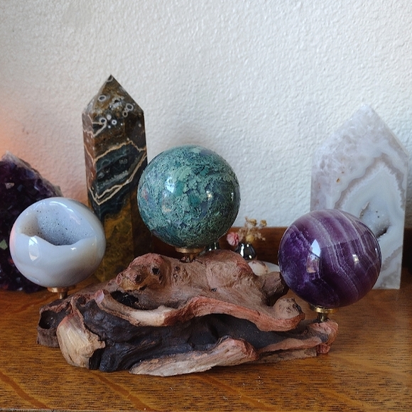 Driftwood Crystal Sphere Stand - Picture 10 of 10